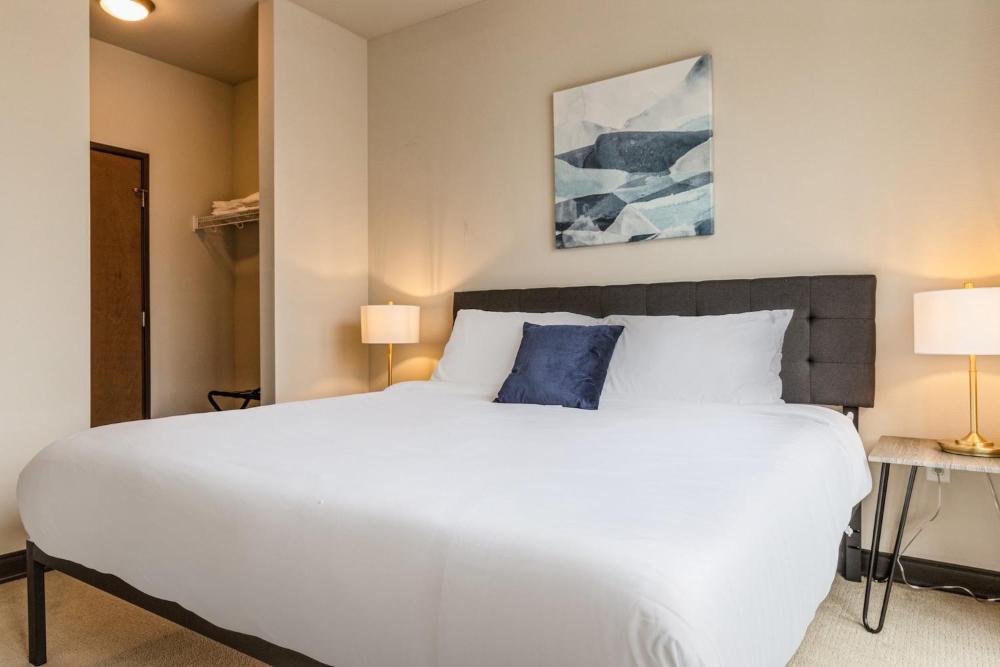 Two-Bedroom Apartment (Self Check-in with Virtual Front Desk) interior
